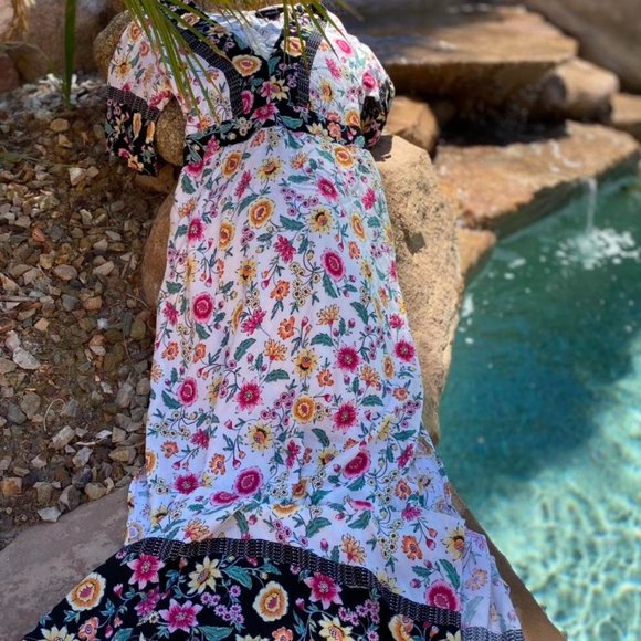 FOREVER 21 FLORAL DRESS IN NEXT TO NEW CONDITION SIZE SMALL - Picture 1 of 4